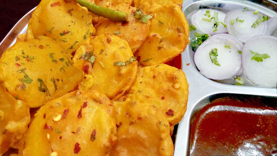 besan aloo ke crispy pakode recipe in hindi